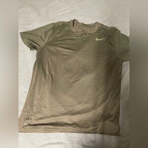 Nike Dri-Fit T-Shirt Mens S Short Sleeve Crew Neck Pullover khakiGreen honeycomb